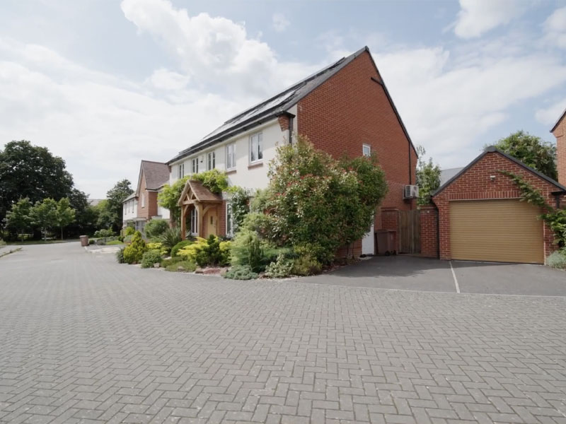 A modern kitchen/dinner space with woodern furnishings